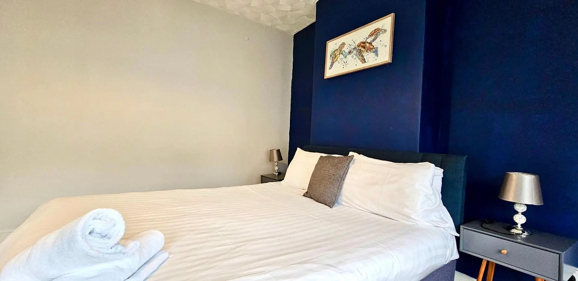 Apartment Ideal For Groups - 4 Bedrooms, 2 Bathrooms Cardiff