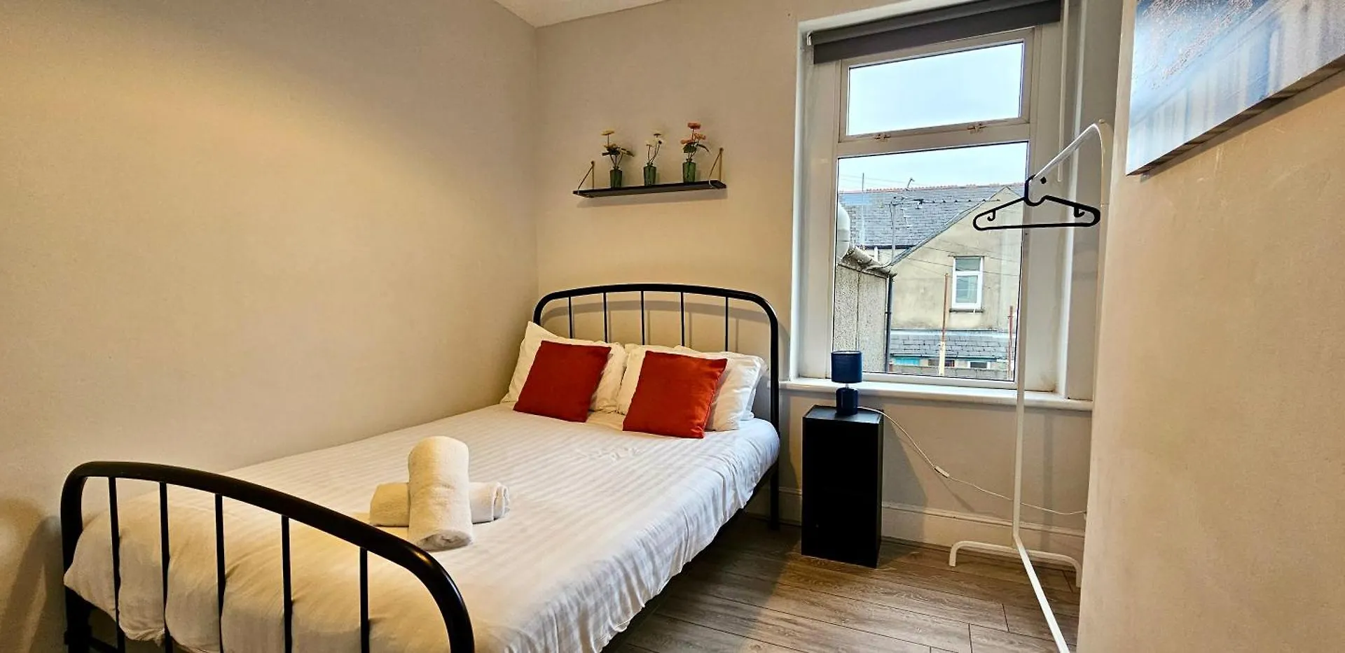 Ideal For Groups - 4 Bedrooms, 2 Bathrooms Cardiff Apartment