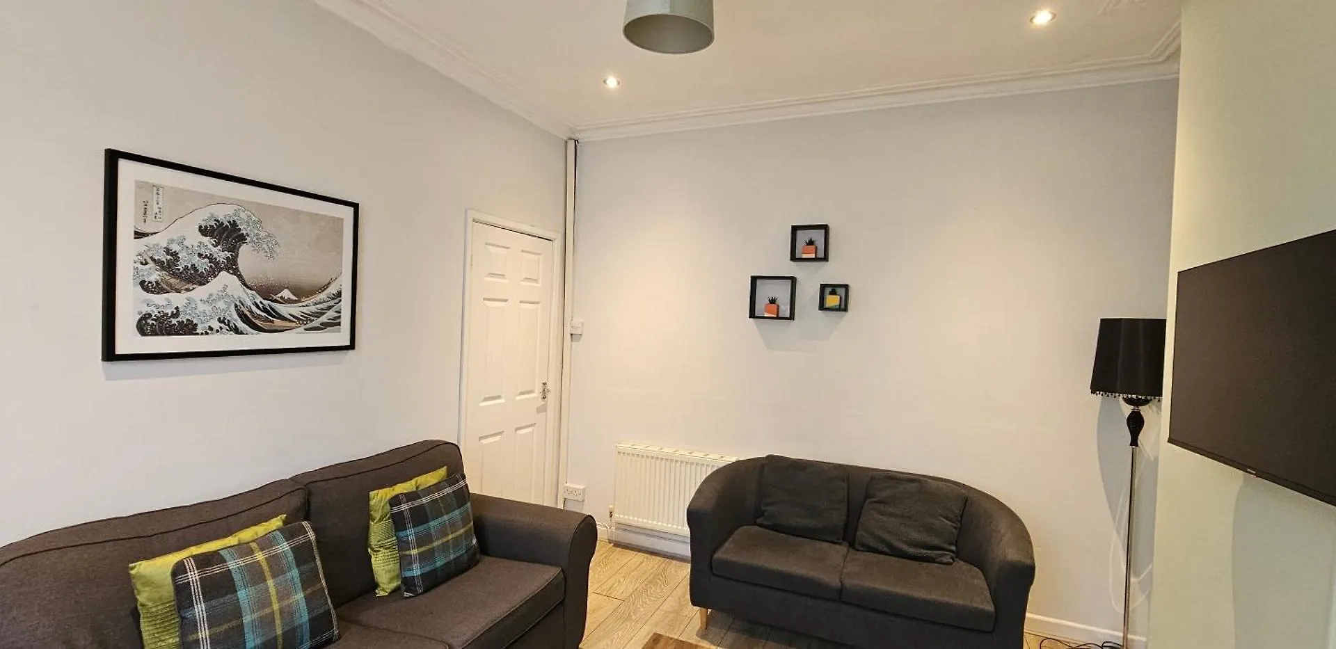 Ideal For Groups - 4 Bedrooms, 2 Bathrooms Cardiff