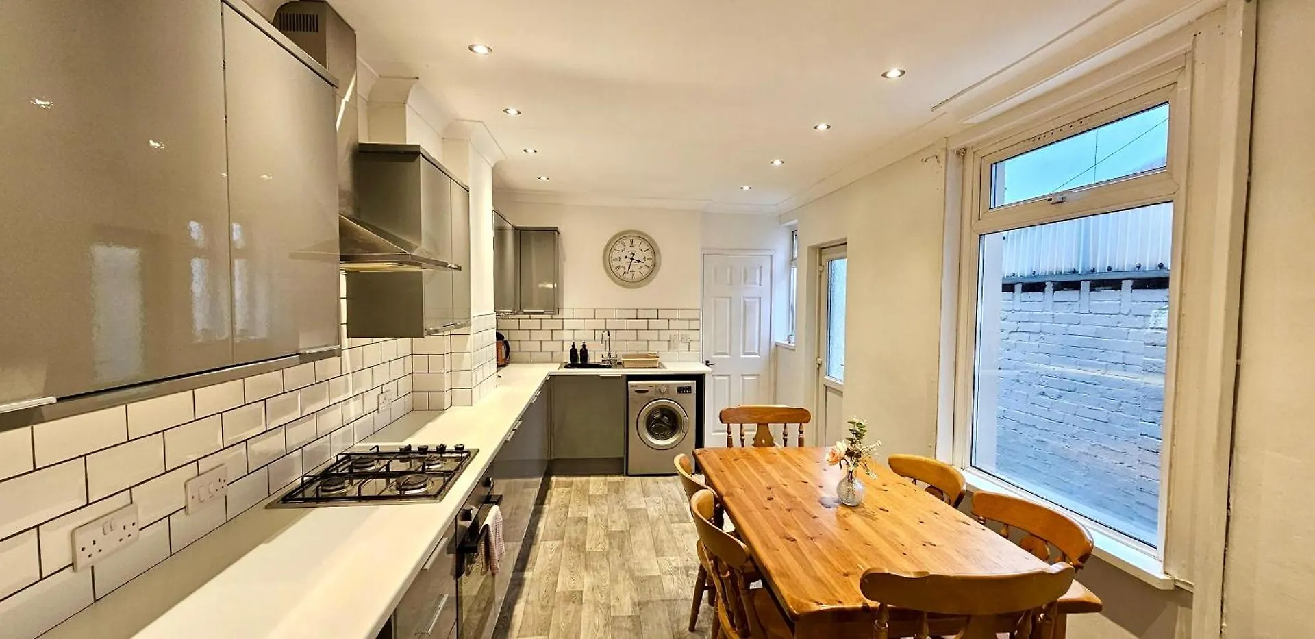 Apartment Ideal For Groups - 4 Bedrooms, 2 Bathrooms Cardiff United Kingdom