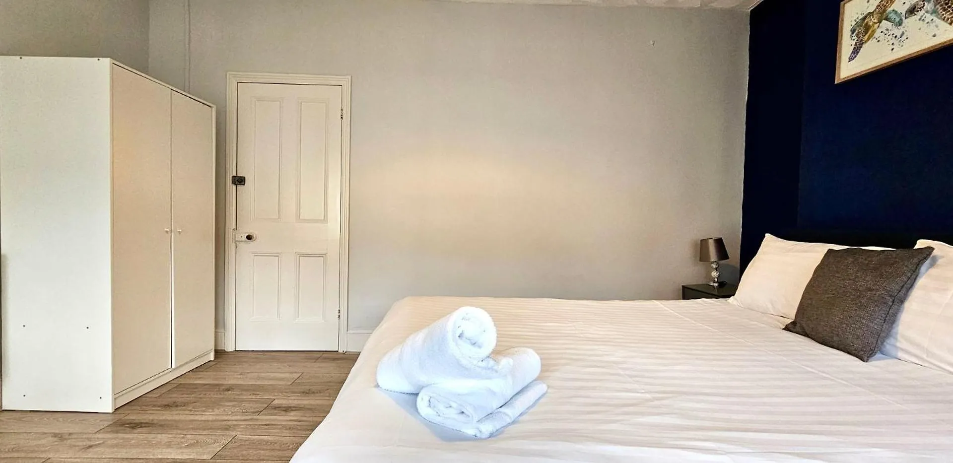 Ideal For Groups - 4 Bedrooms, 2 Bathrooms Cardiff