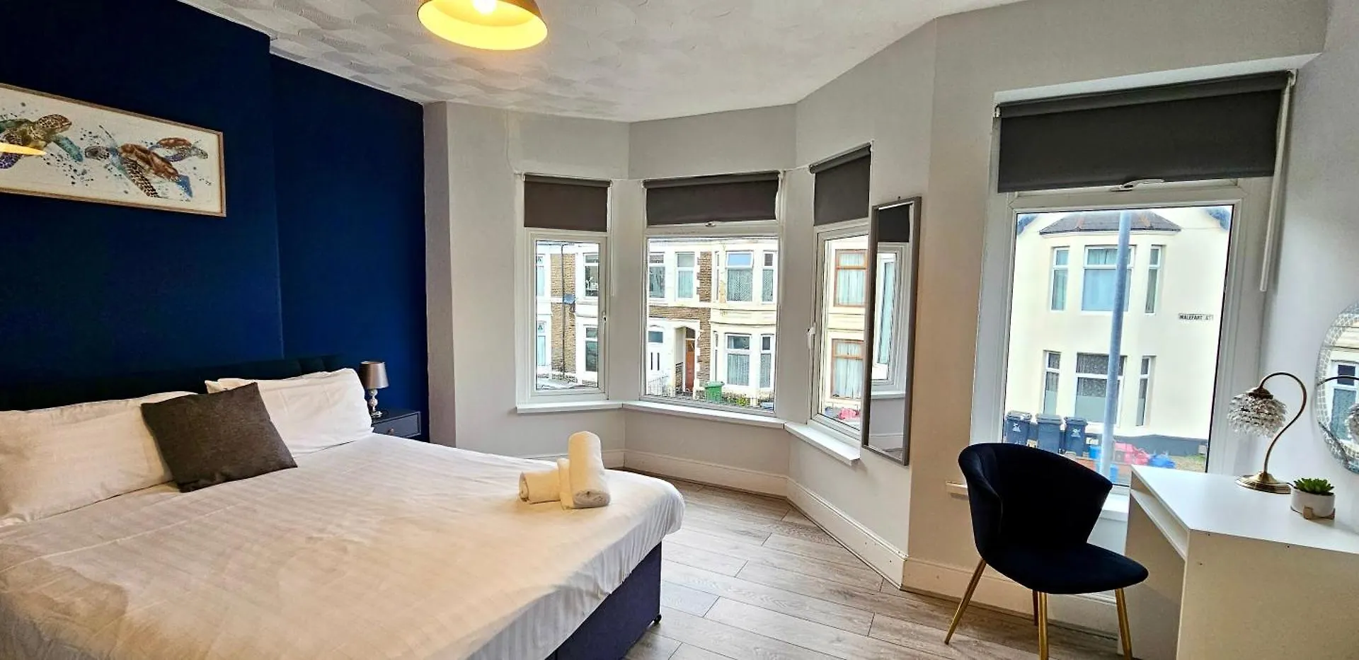 Ideal For Groups - 4 Bedrooms, 2 Bathrooms Cardiff